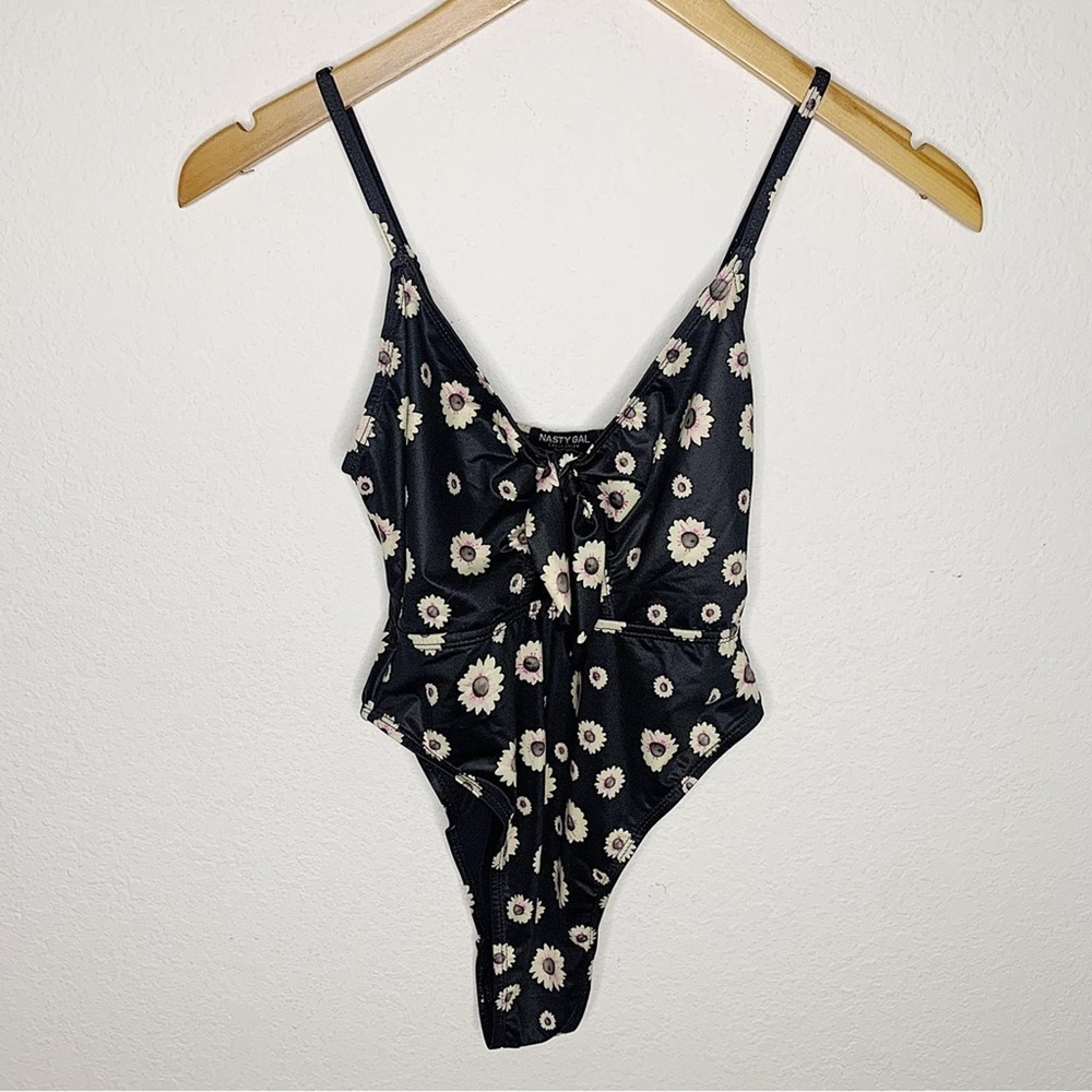 NWT Nasty Gal Recycled Daisy Print Tie Front High Thigh Swimsuit Size US 6 - Picture 3 of 10